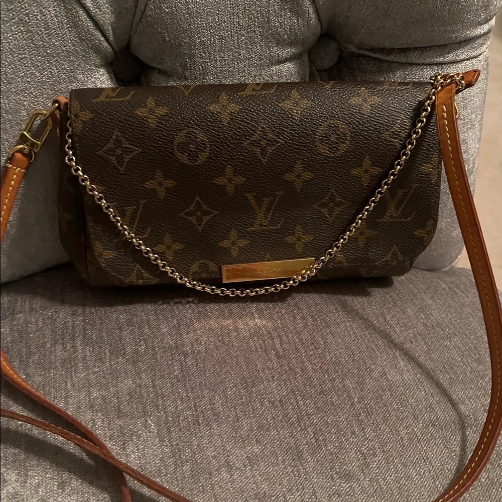 Louis Vuitton with gold chain